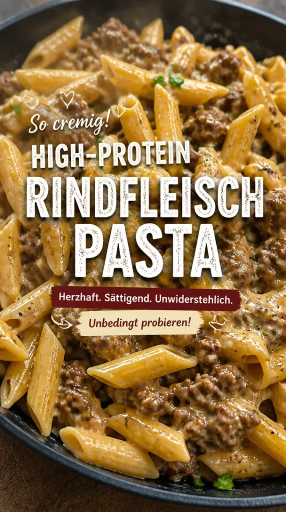 Cremige High-Protein-Rindfleisch-Pasta in einer Schüssel serviert